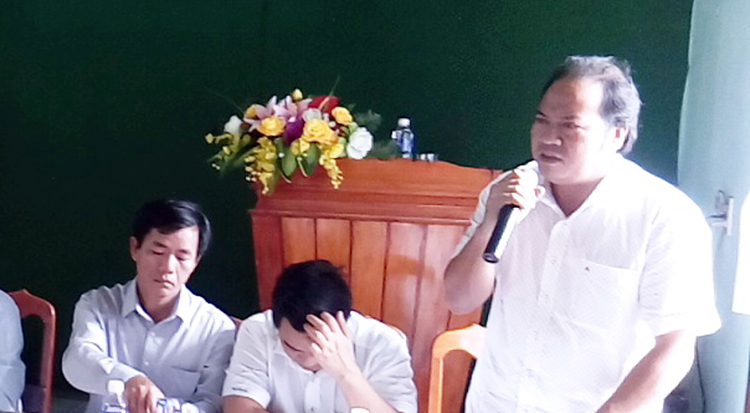Thừa[-]Thiên-Huế:[-]Phản[-]đối[-]bãi[-]rác,[-]dân[-]đi[-]siêu[-]thị[-]chủ[-]tịch[-]huyện[-]cũng[-]"bám"[-]theo